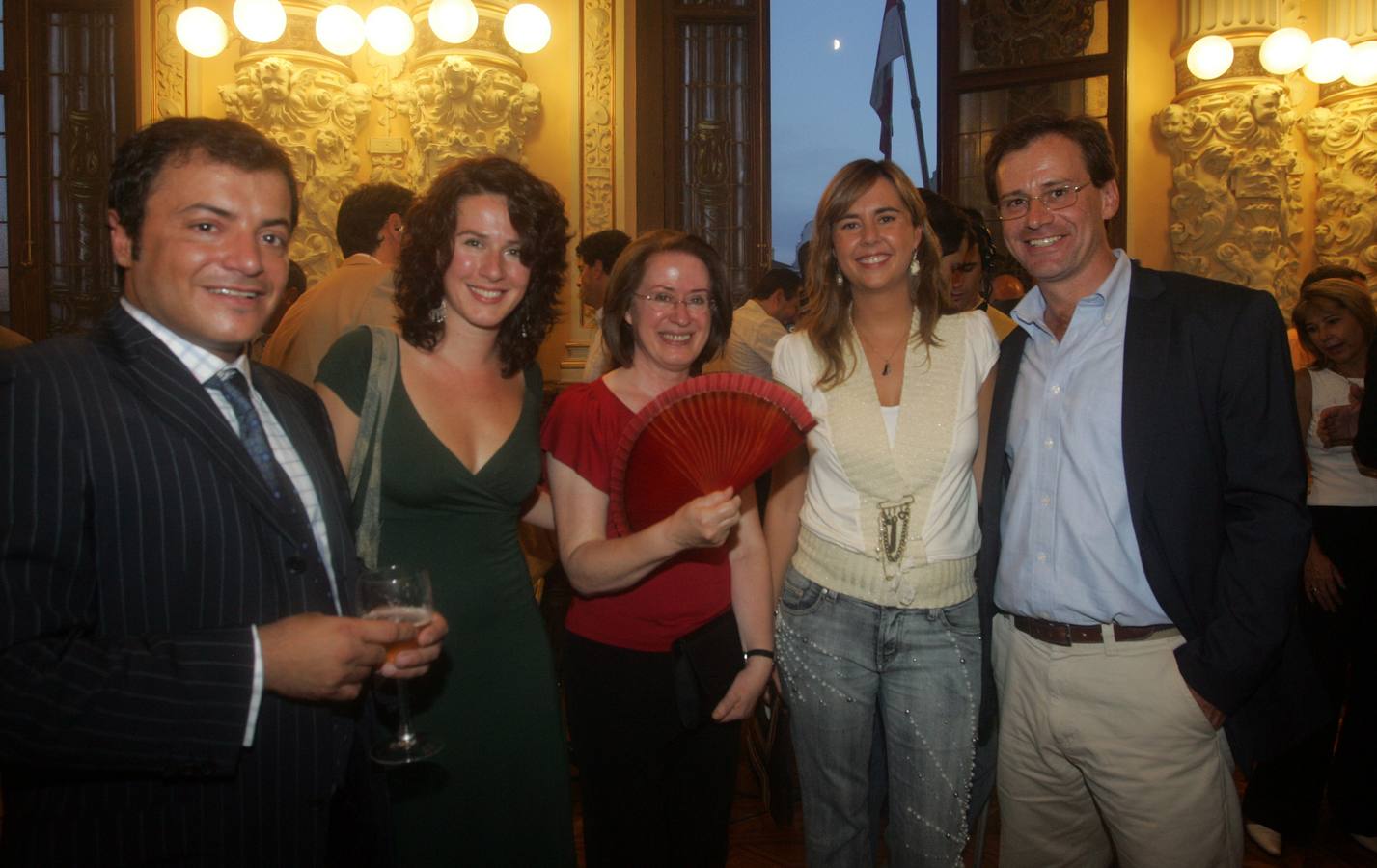 José Antonio Gil Verona, Lucía Quintana, Mery Maroto, Cristina Fontaneda y Alfonso León, en el Salón de Recepciones del Ayuntamiento tras la lectura del pregón de la fiestas de la Virgen de San Lorenzo a cargo del actor Juan Antonio Quintana. 01/09/2006