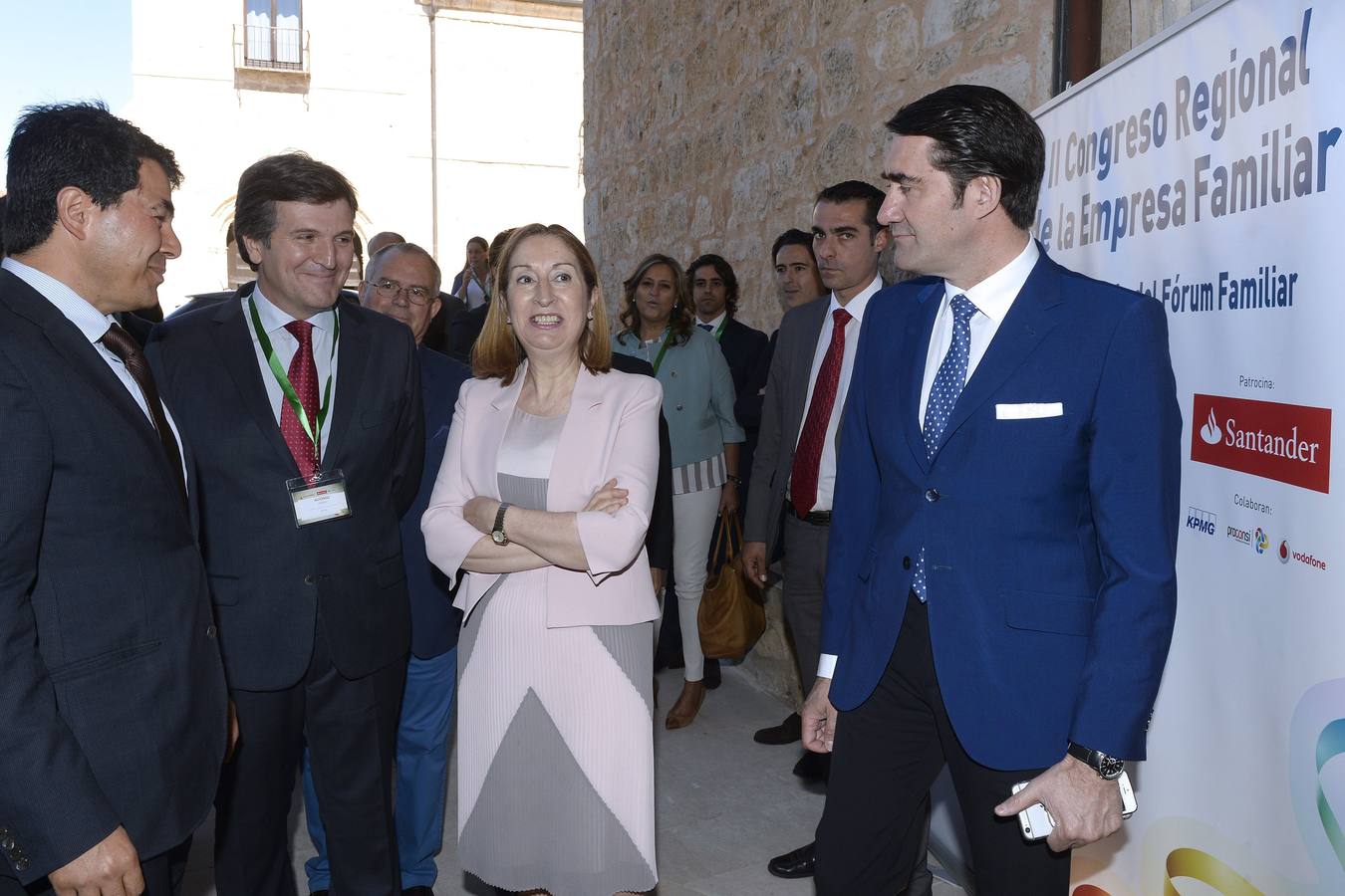 La ministra de Fomento inaugura el II Congreso Regional de la Empresa Familiar en Valbuena de Duero (Valladolid)