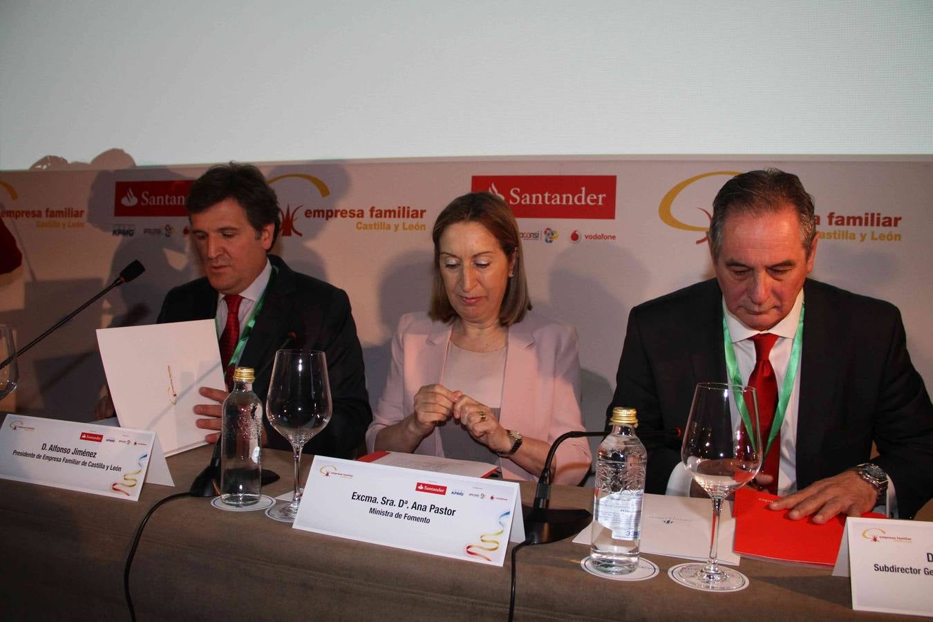 La ministra de Fomento inaugura el II Congreso Regional de la Empresa Familiar en Valbuena de Duero (Valladolid)