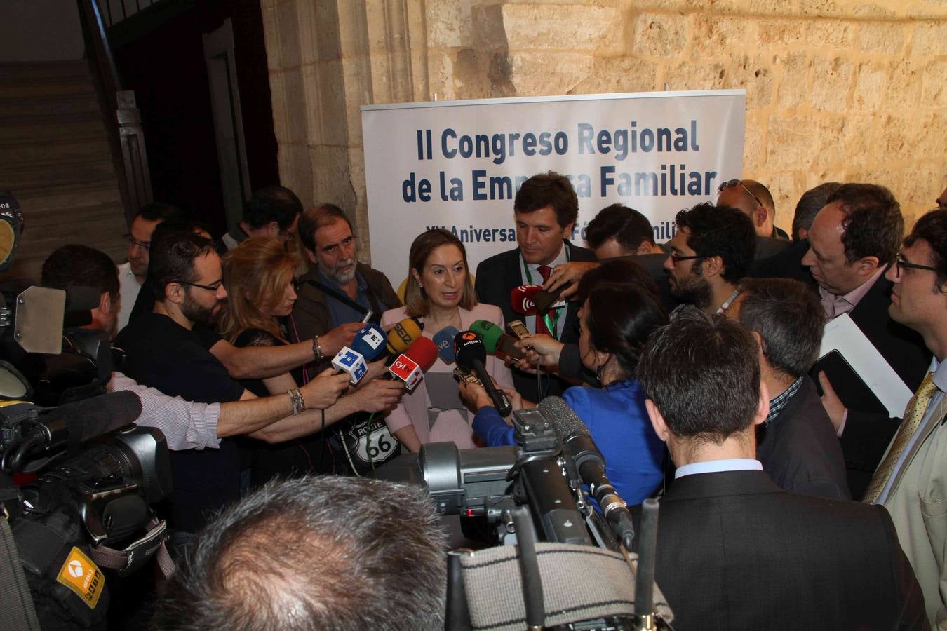 La ministra de Fomento inaugura el II Congreso Regional de la Empresa Familiar en Valbuena de Duero (Valladolid)
