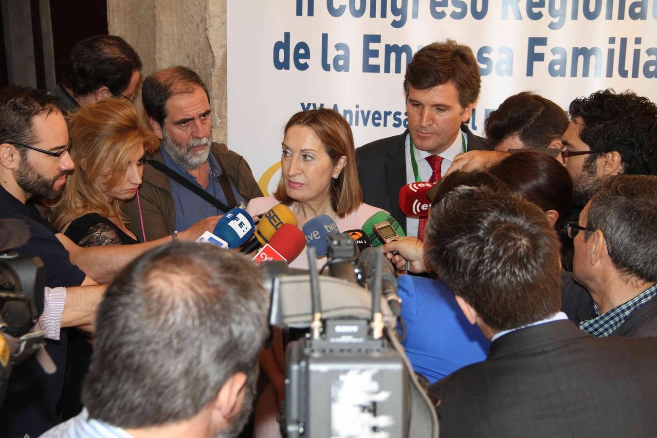La ministra de Fomento inaugura el II Congreso Regional de la Empresa Familiar en Valbuena de Duero (Valladolid)