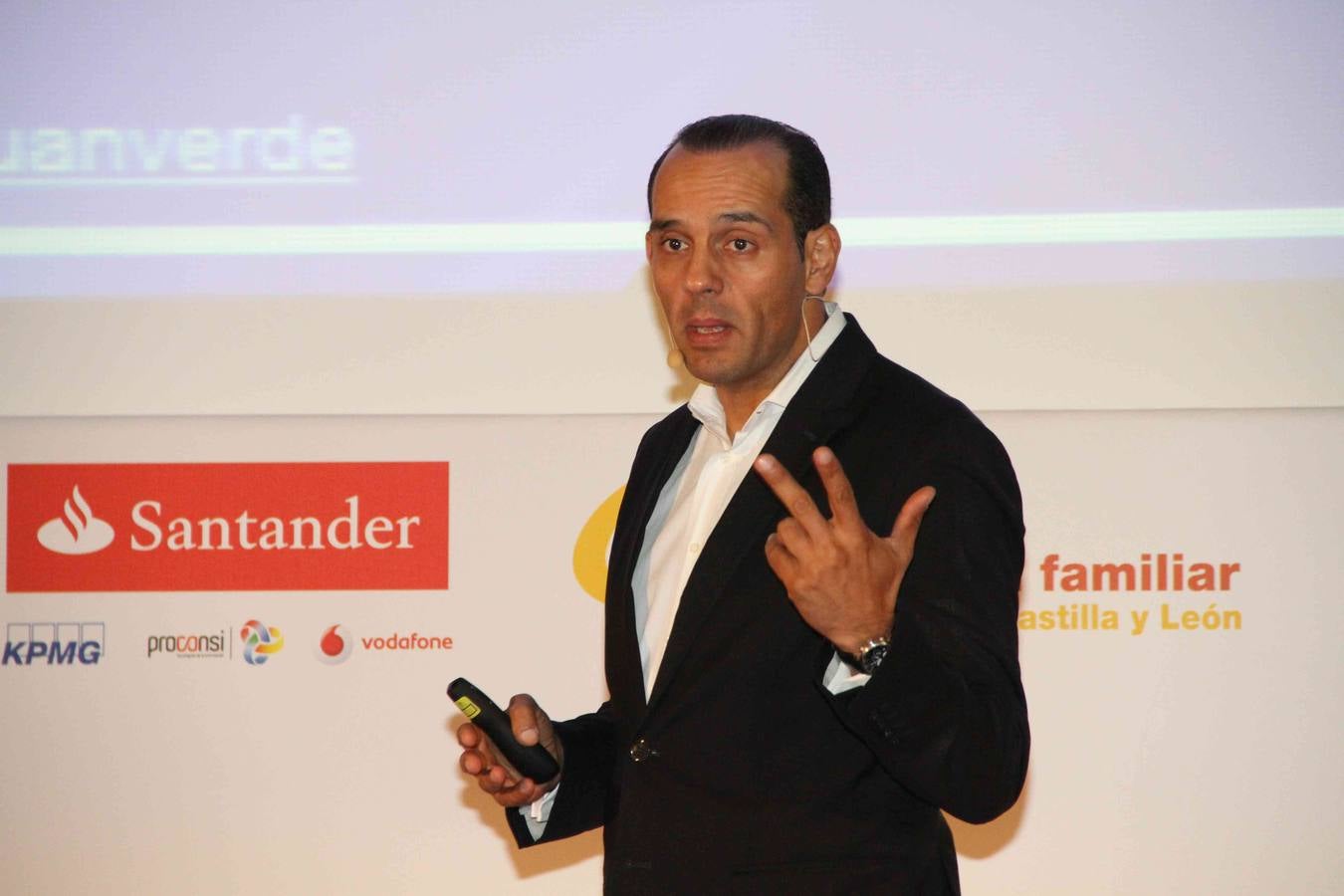 La ministra de Fomento inaugura el II Congreso Regional de la Empresa Familiar en Valbuena de Duero (Valladolid)