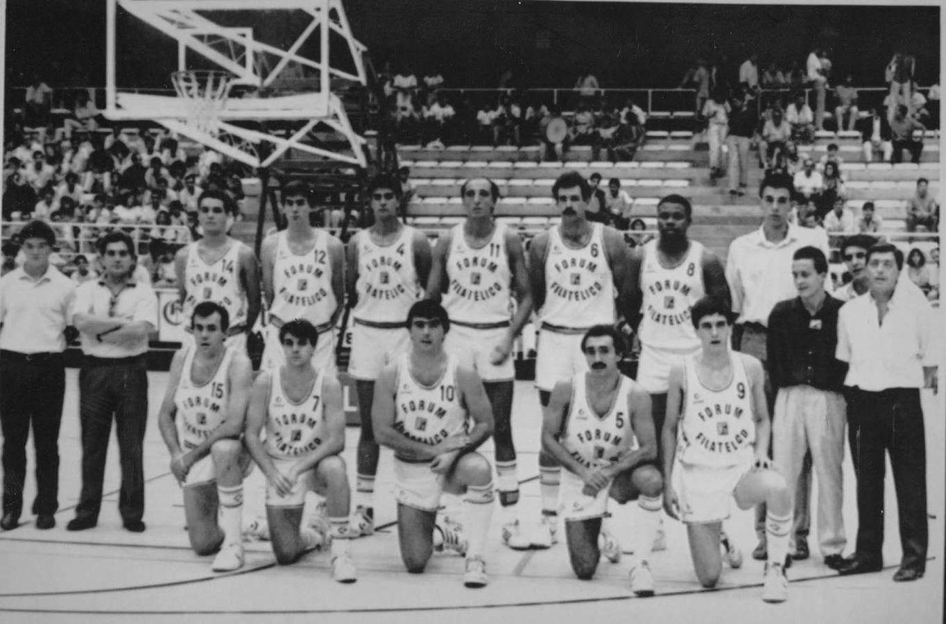 El equipo de Baloncesto Fórum Filatélico de Valladolid, en 1987.