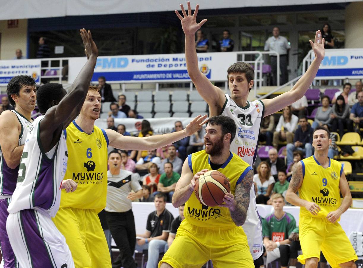 2014. El MyWigo Valladolid ante el Clínicas Rincón en el partido celebrado en el Polideportivo Pisuerga.