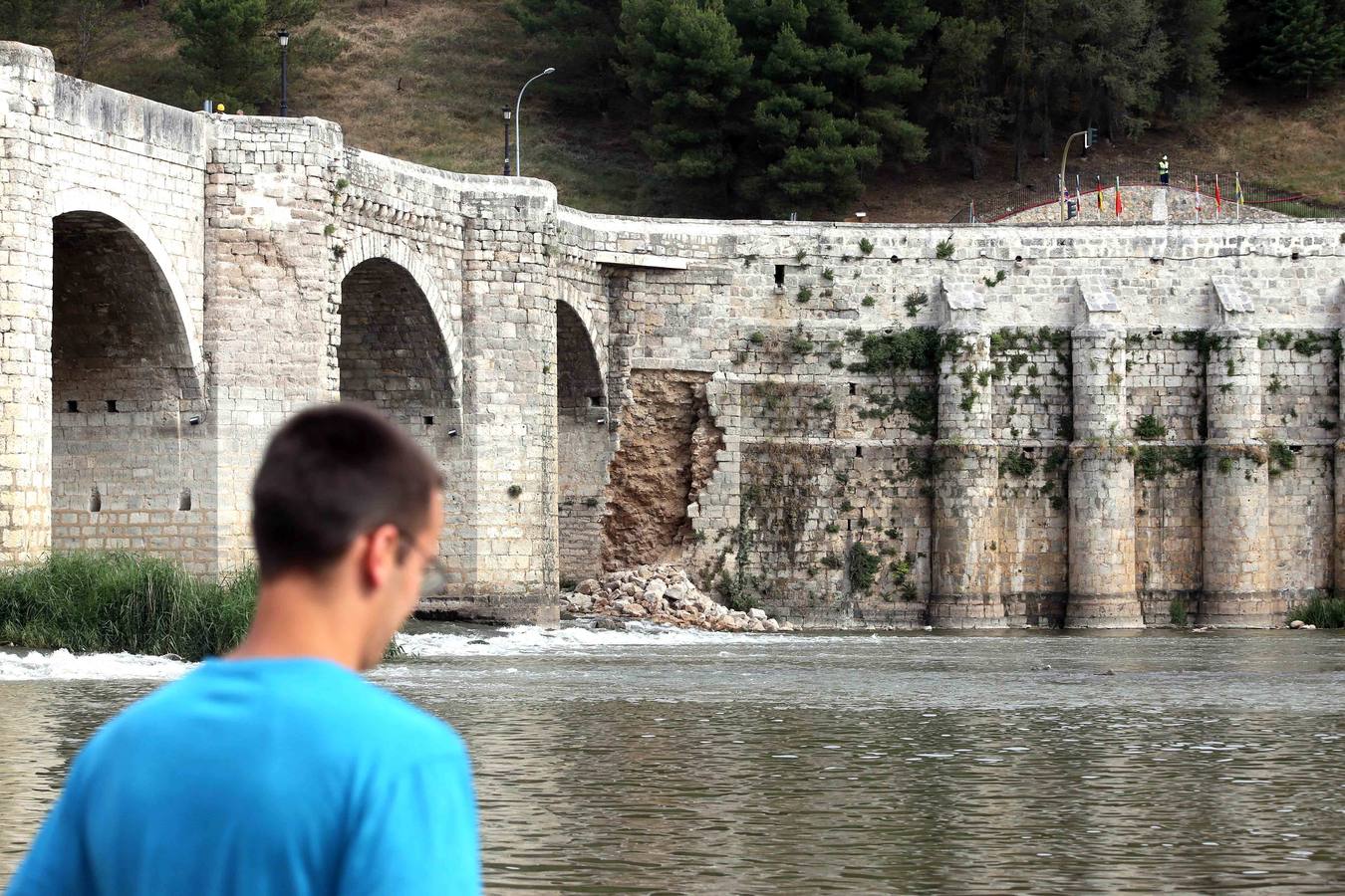 El derrumbe amenaza el puente de Cabezón de Pisuerga (Valladolid)