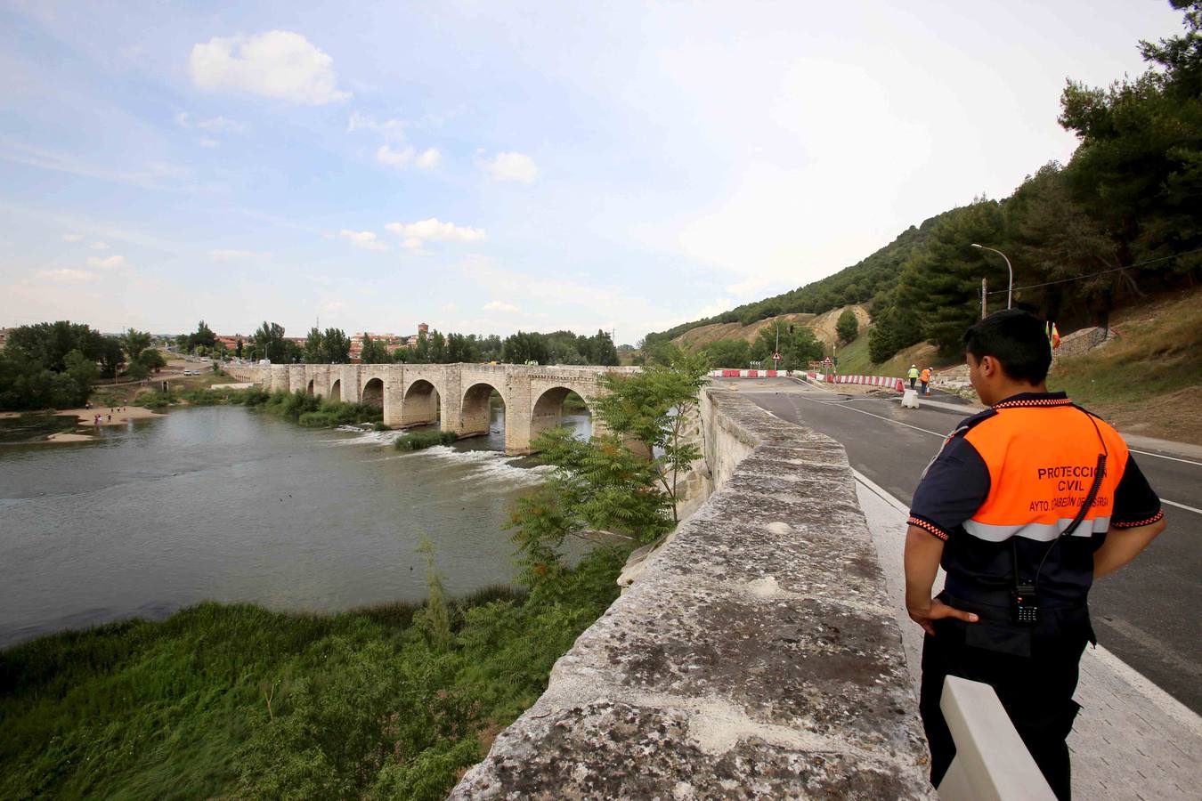 El derrumbe amenaza el puente de Cabezón de Pisuerga (Valladolid)