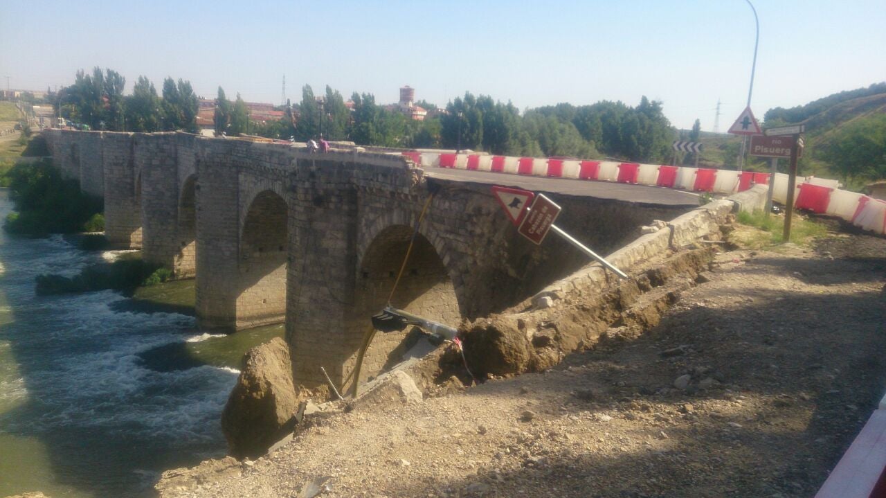 Se derrumba por completo el muro de contención del puente de Cabezón de Pisuerga (2/2)