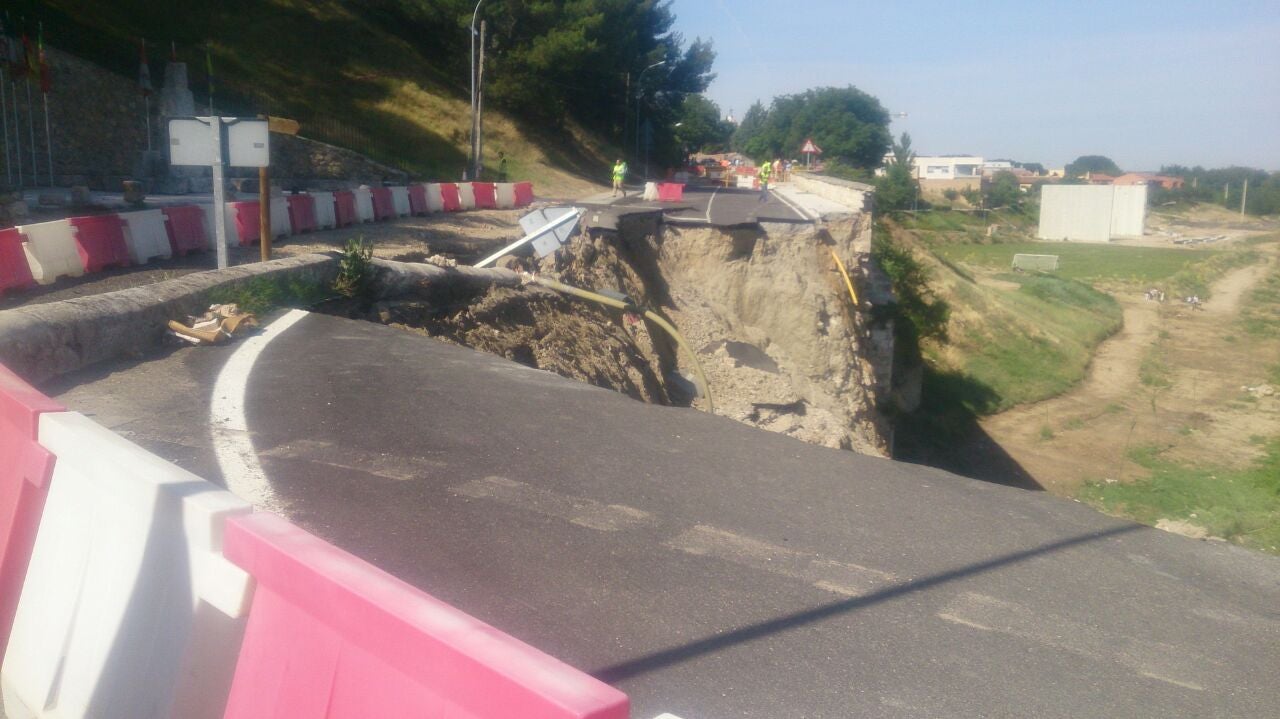 Se derrumba por completo el muro de contención del puente de Cabezón de Pisuerga (2/2)