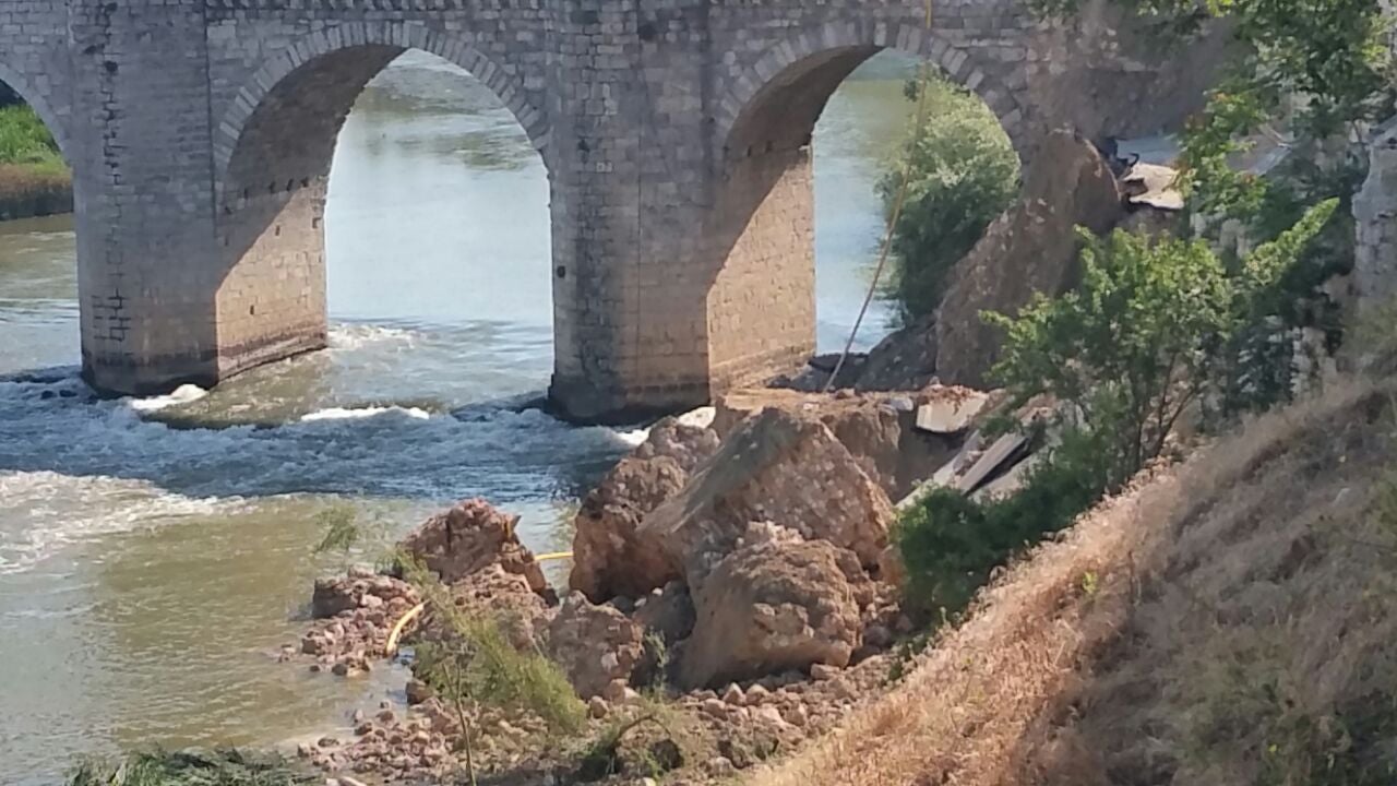 Se derrumba por completo el muro de contención del puente de Cabezón de Pisuerga (2/2)