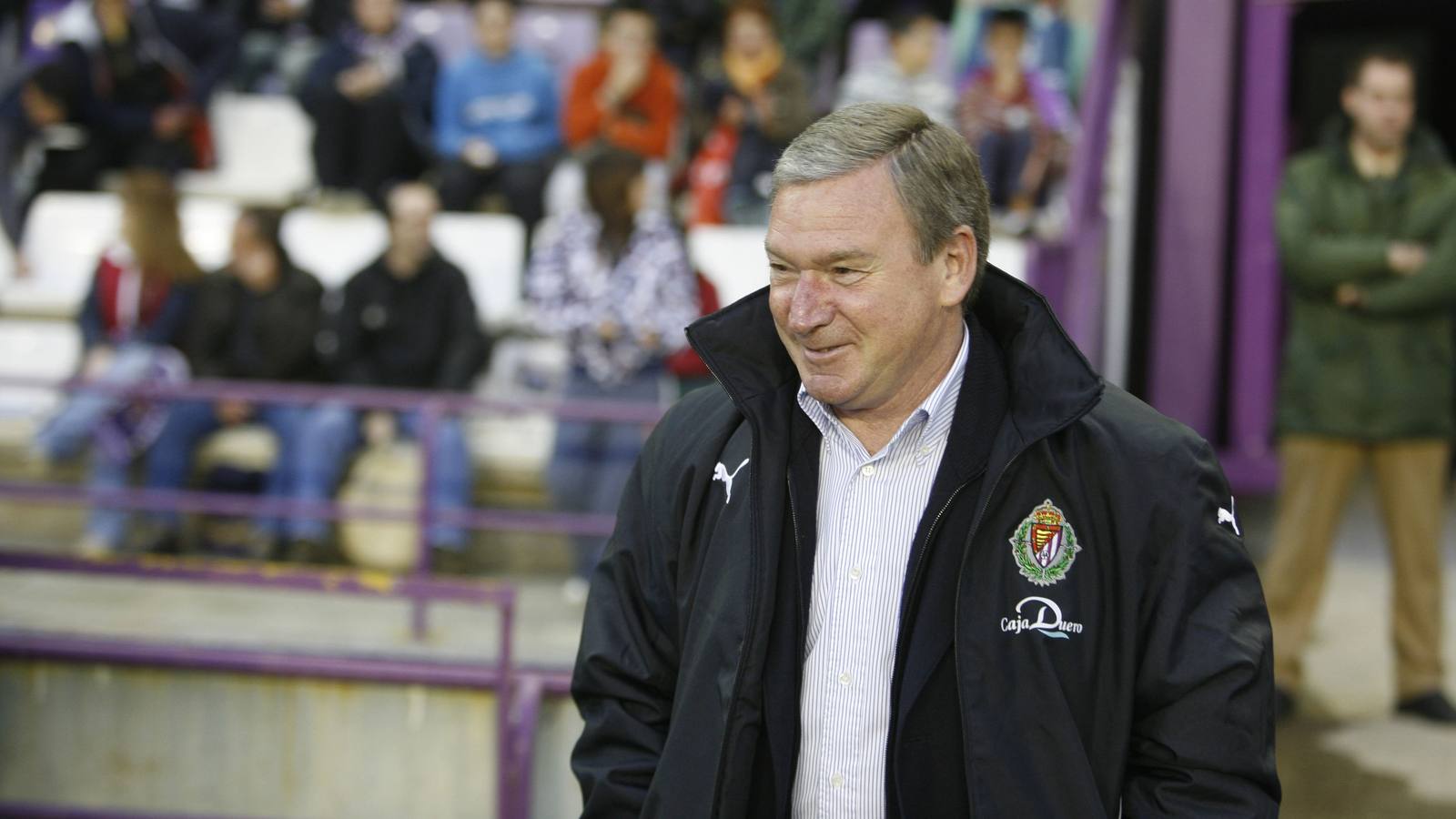 Javier Clemente. SEGUNDA. Temporada. 2009/2010, 8 partidos. Fue un fichaje a la desesperada para enmendar una temporada que acabó en descenso. Con Clemente, el Real Valladolid terminó en el puesto 18º, a un punto de la salvación.