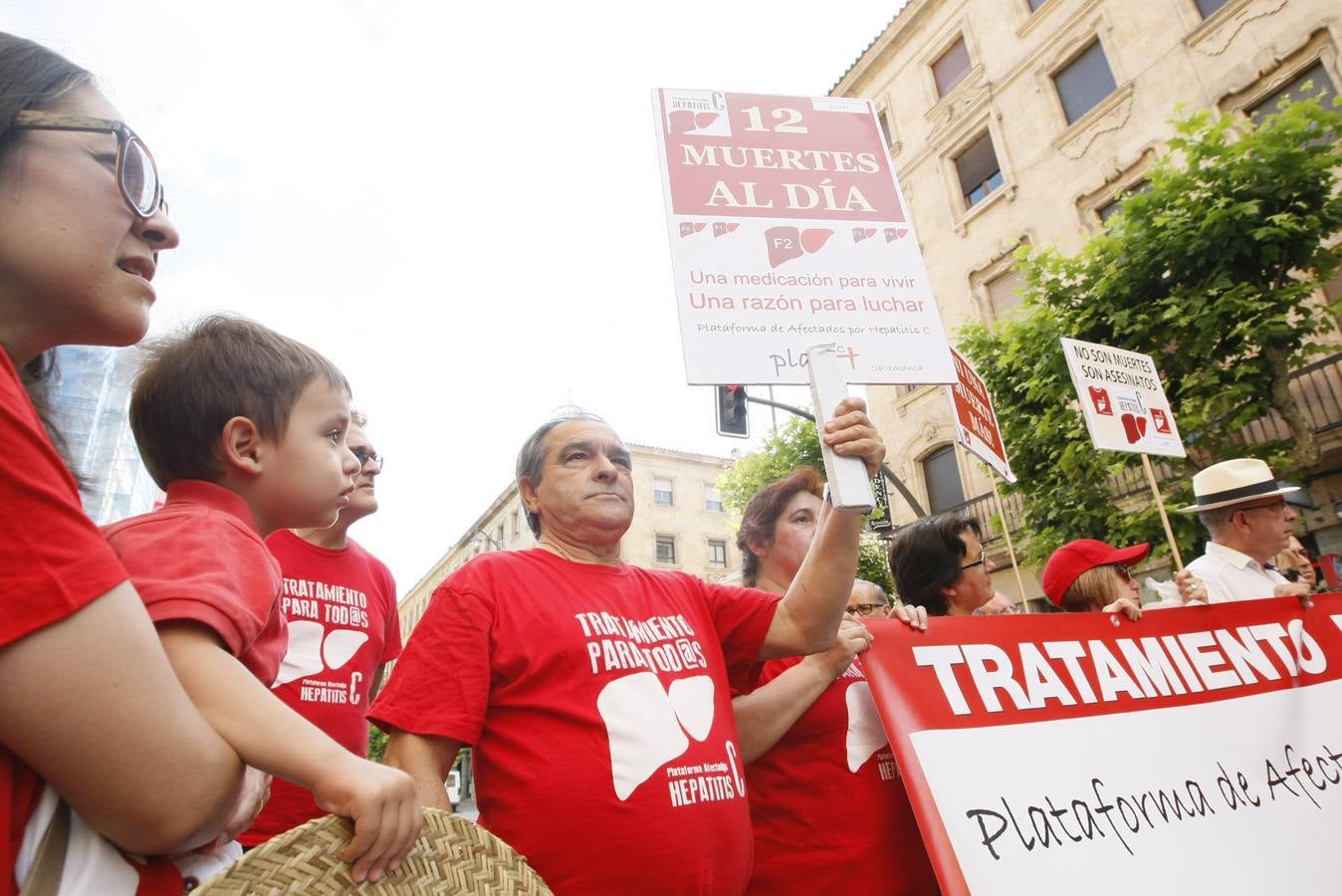 Afectados por la hepatitis C se manifiestan en Salamanca