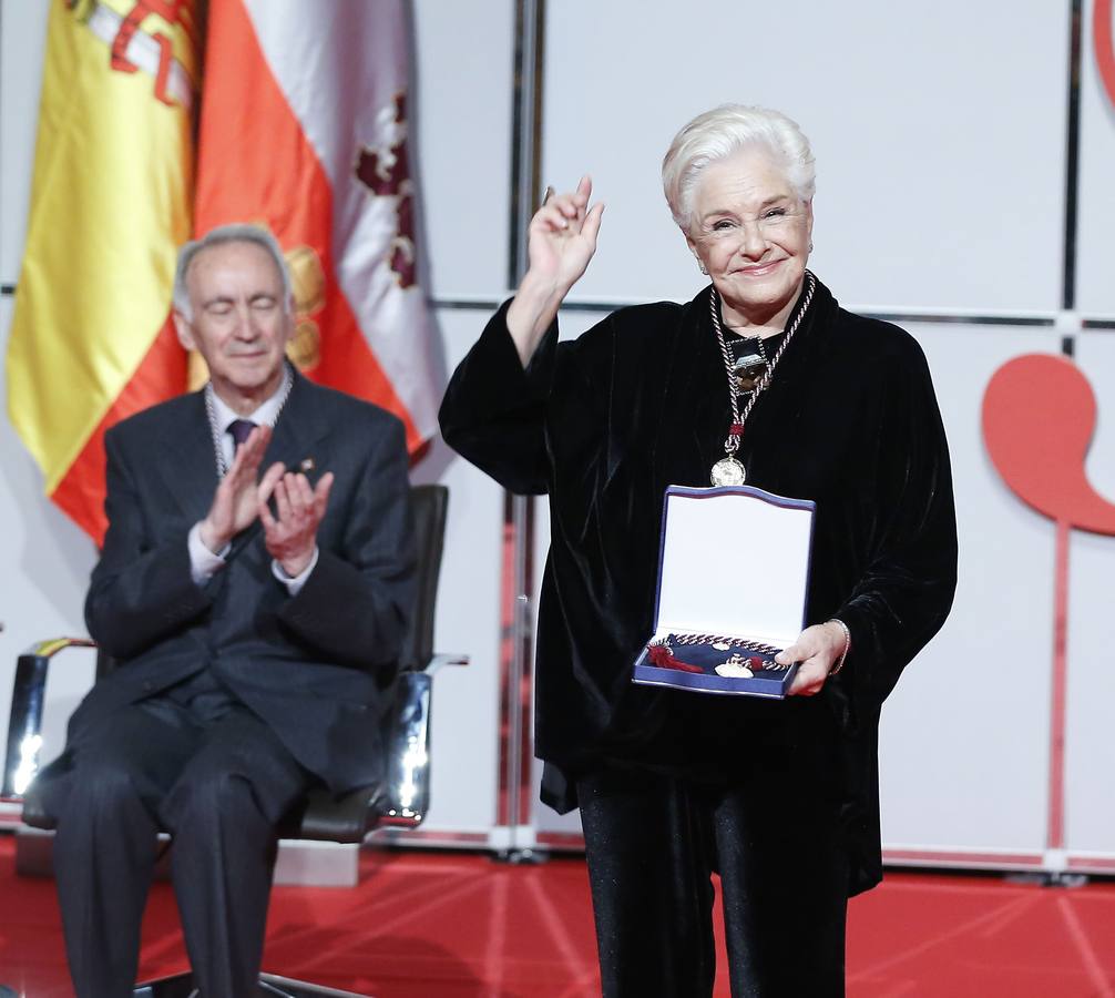 22.04.14 Lola Herrera, Premio de las Artes, en la entrega de los Premios Castilla y Leon 2013 en el Auditorio Miguel Delibes.