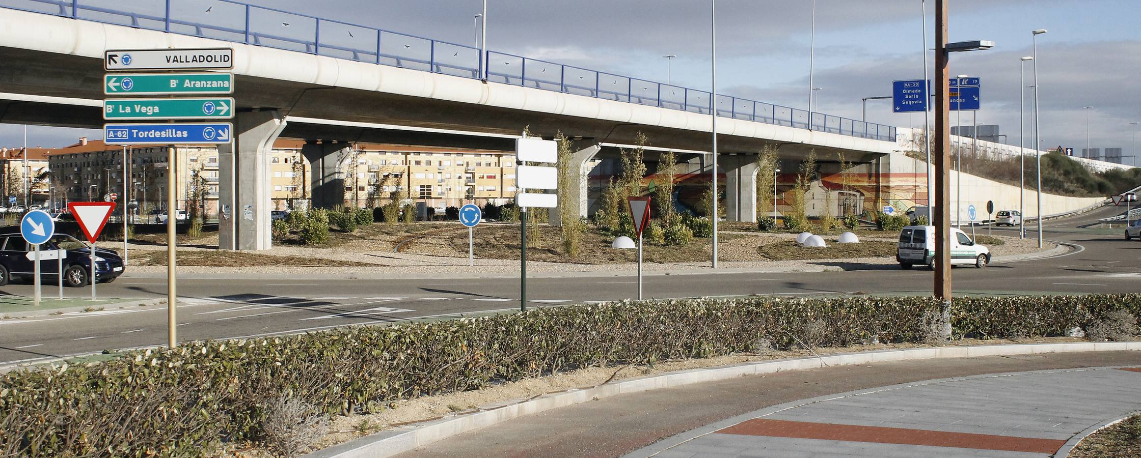 Obra de Cristóbal Gabarrón situada en la rotonda de la avenida de Salamanca, en Arroyo de la Encomienda.