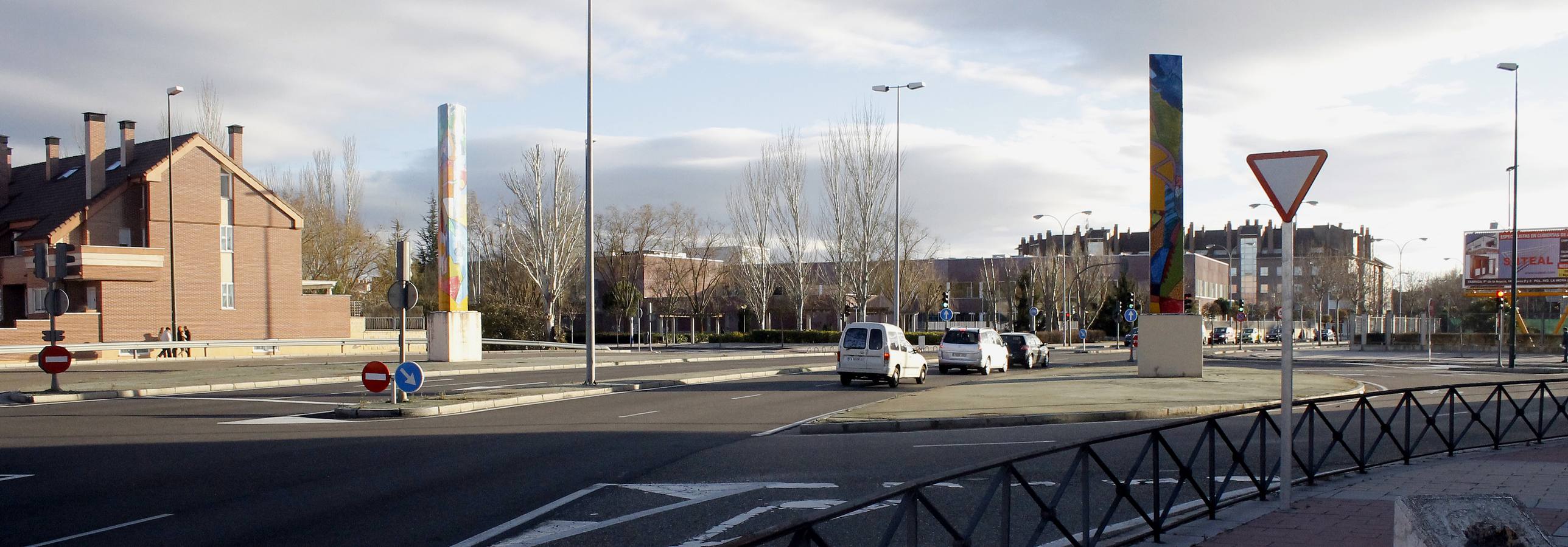 Escultura 'La Puerta de Valladolid' de Cristóbal Gabarrón en la rotonda de la Carretera de Rueda, en Covaresa.