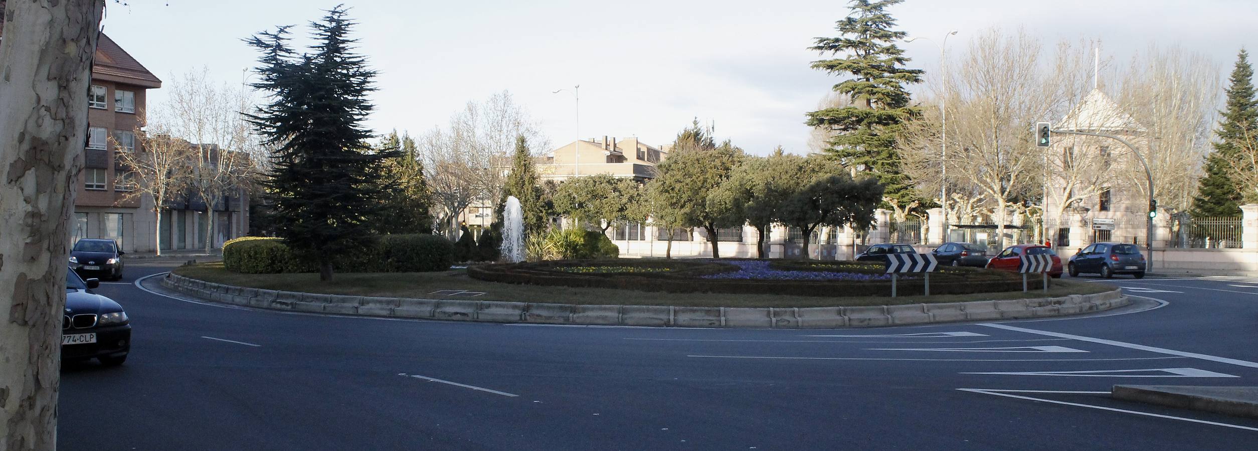 Rotonda frente a la sede de Presidencia de la Junta de Castilla y León, en Covaresa.