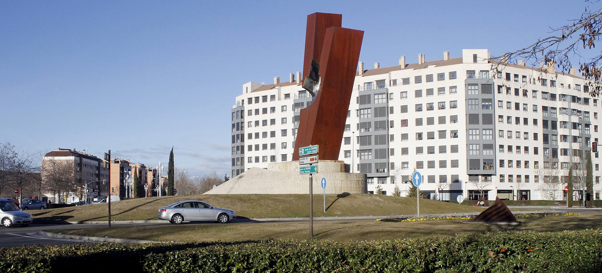 Rotonda de la Avenida de Zamora, junto al centro comercial Vallsur.