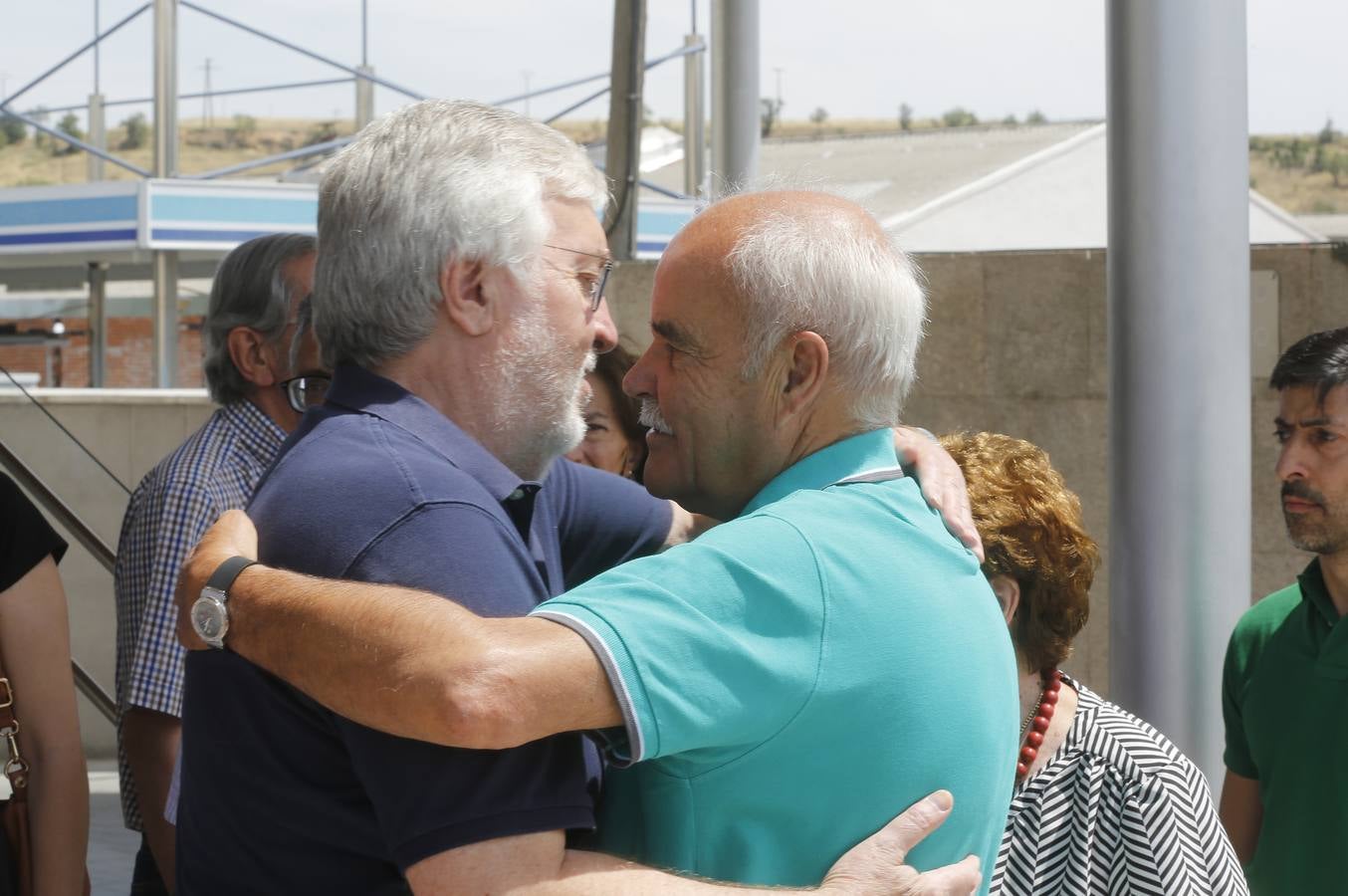 Políticos y personalidades locales visitan el tanatorio con motivo del fallecimiento de Ángel Velasco