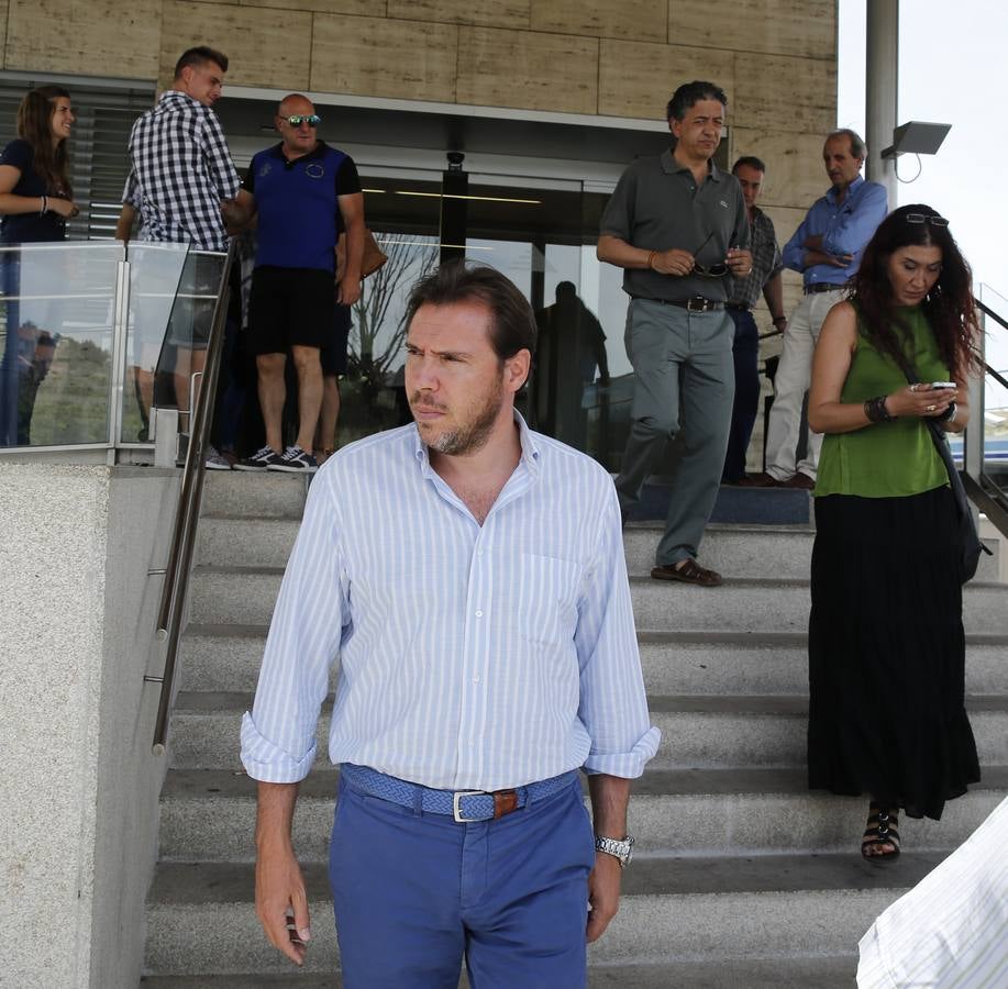 Políticos y personalidades locales visitan el tanatorio con motivo del fallecimiento de Ángel Velasco