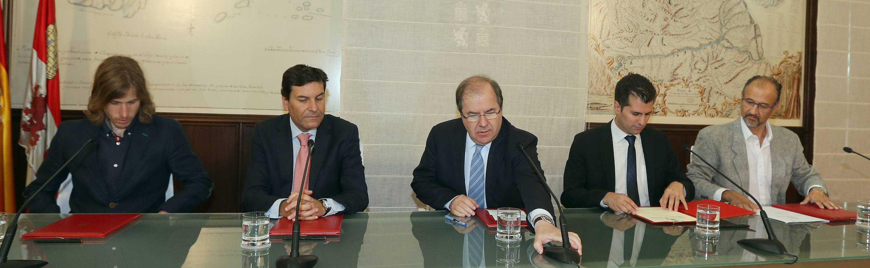 Junta, PSOE, Podemos y Ciudadanos firman un acuerdo sobre temas de la Comunidad