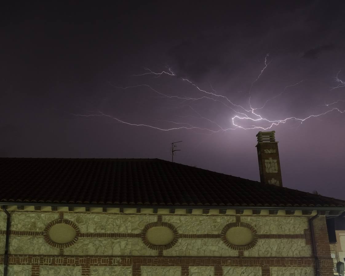 Tormenta eléctrica en Mojados (Valladolid)