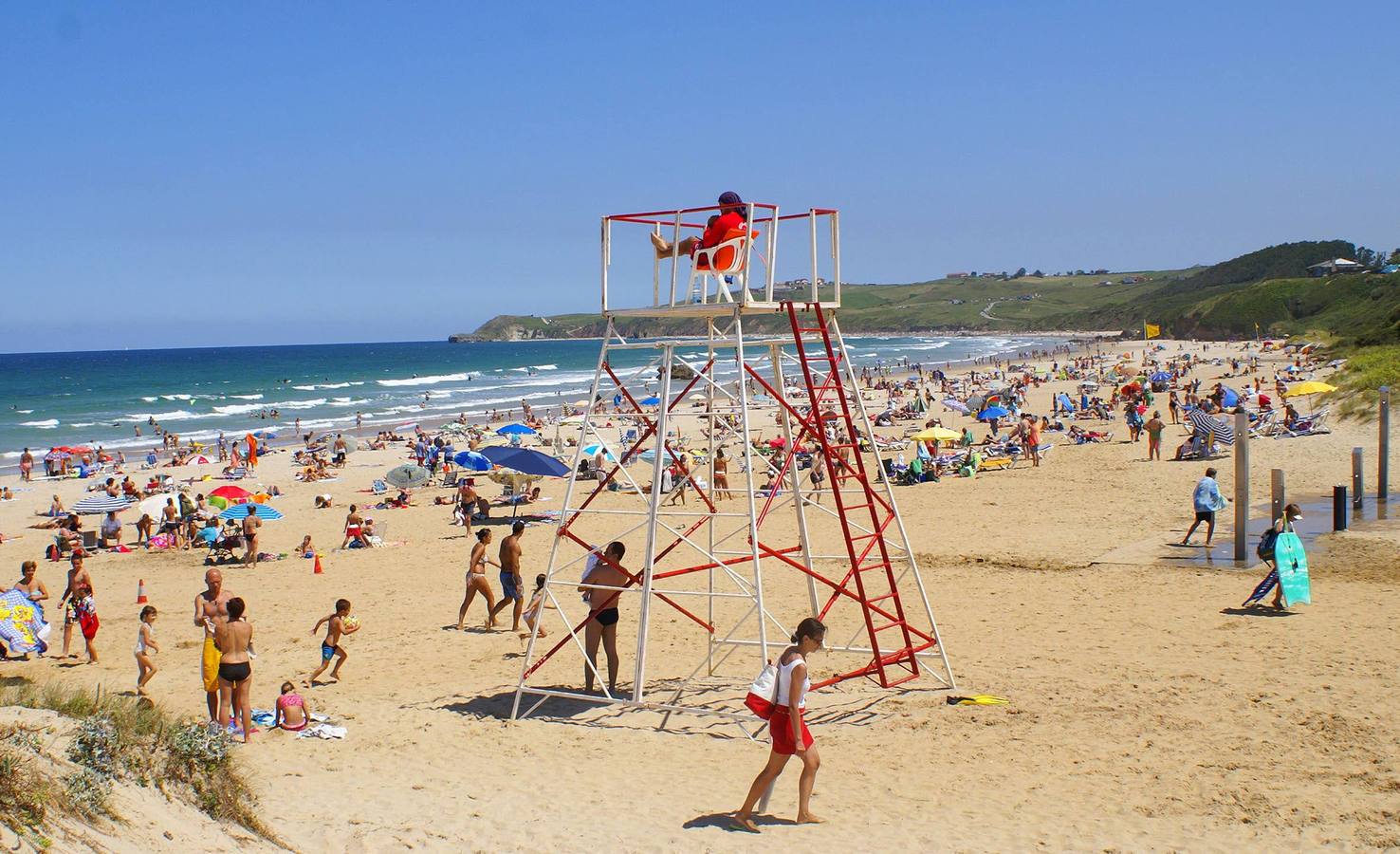 Playa de San Vicente de la Barquera (Cantabria).