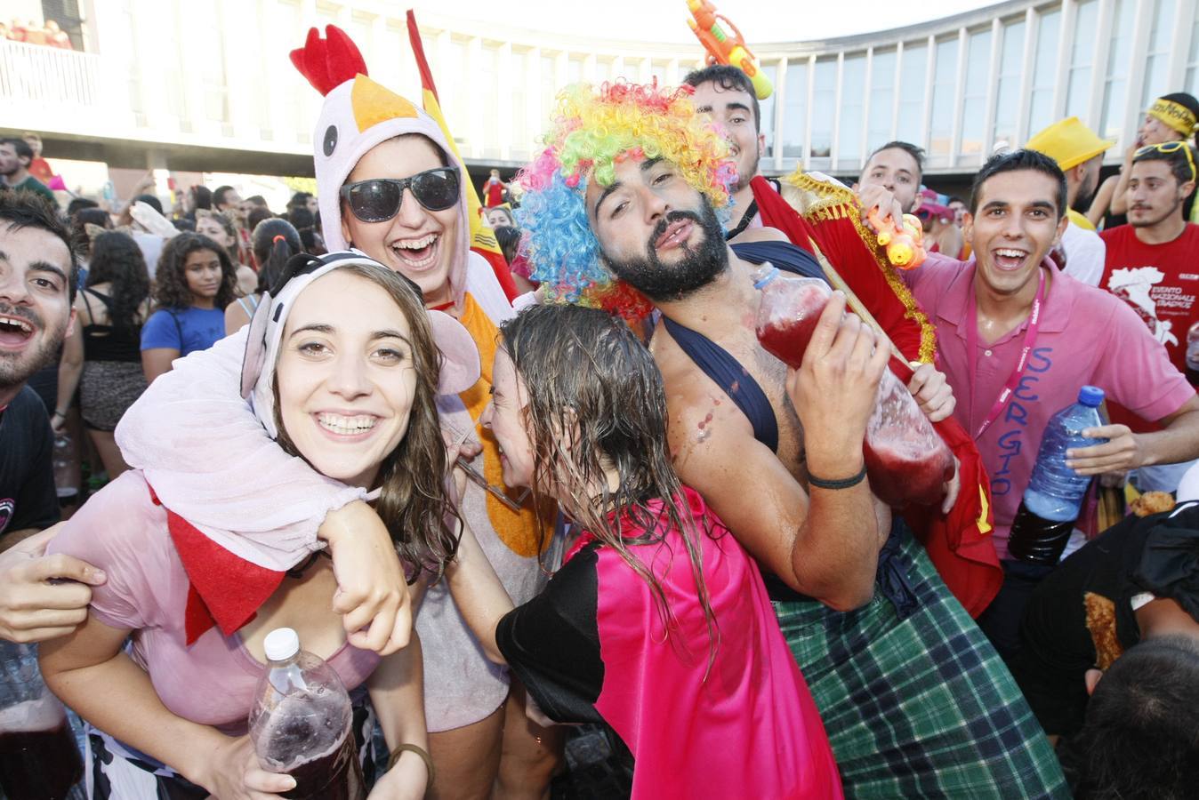 Gran ambiente y diversión en el inicio de las fiestas de Santa Marta de Tormes (Salamanca)