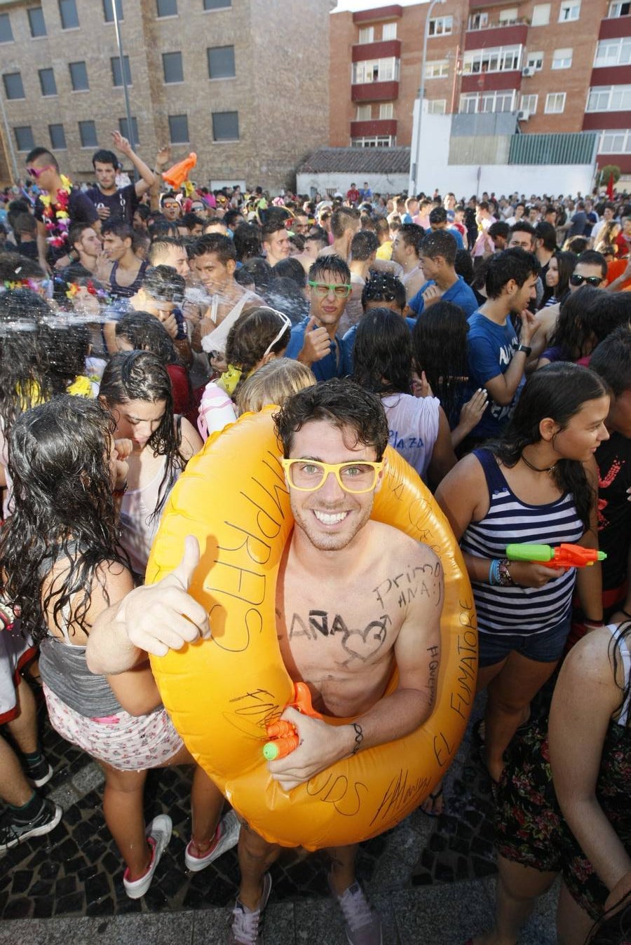 Gran ambiente y diversión en el inicio de las fiestas de Santa Marta de Tormes (Salamanca)
