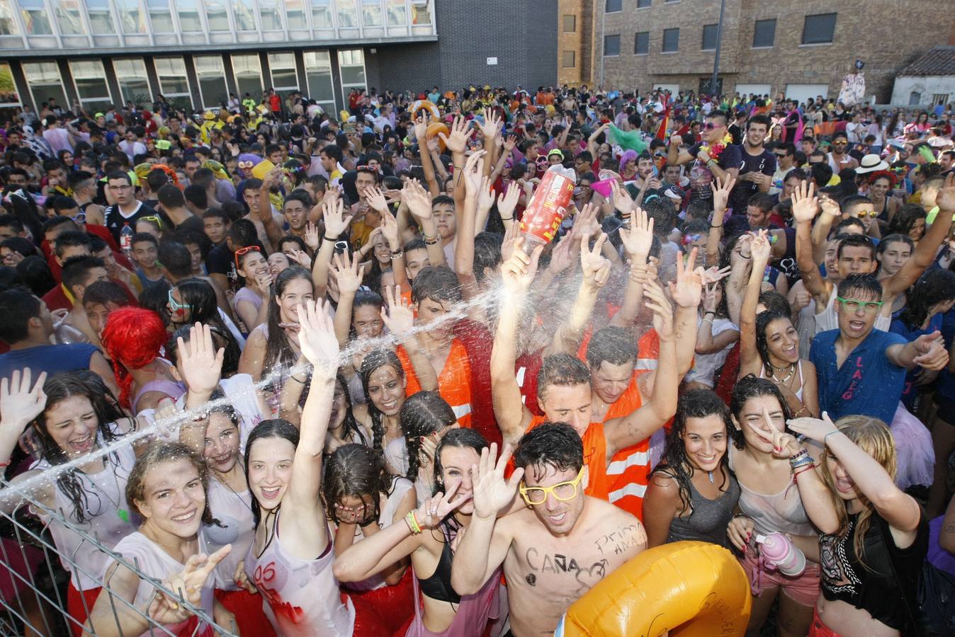 Gran ambiente y diversión en el inicio de las fiestas de Santa Marta de Tormes (Salamanca)