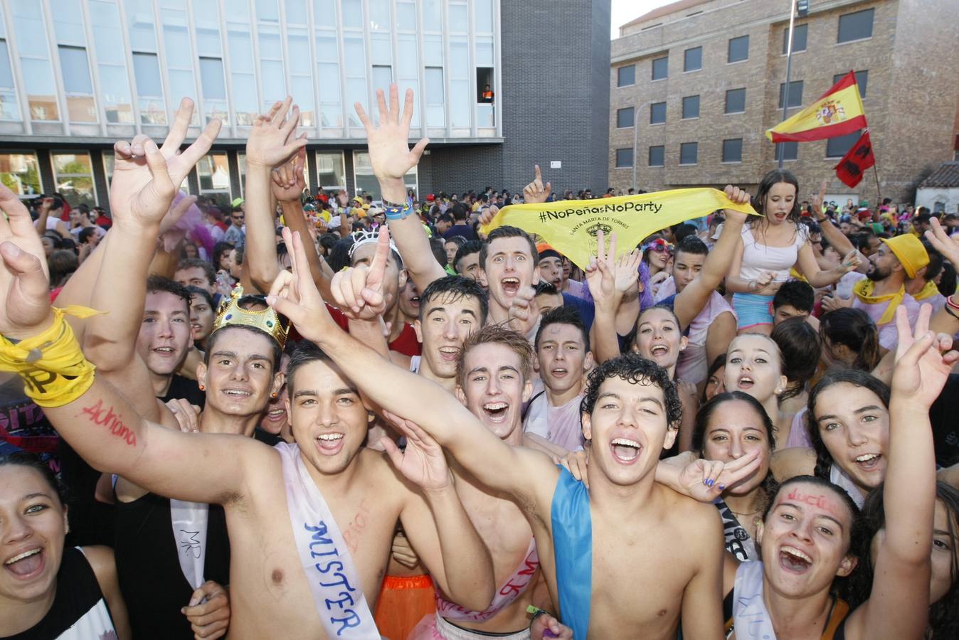 Gran ambiente y diversión en el inicio de las fiestas de Santa Marta de Tormes (Salamanca)