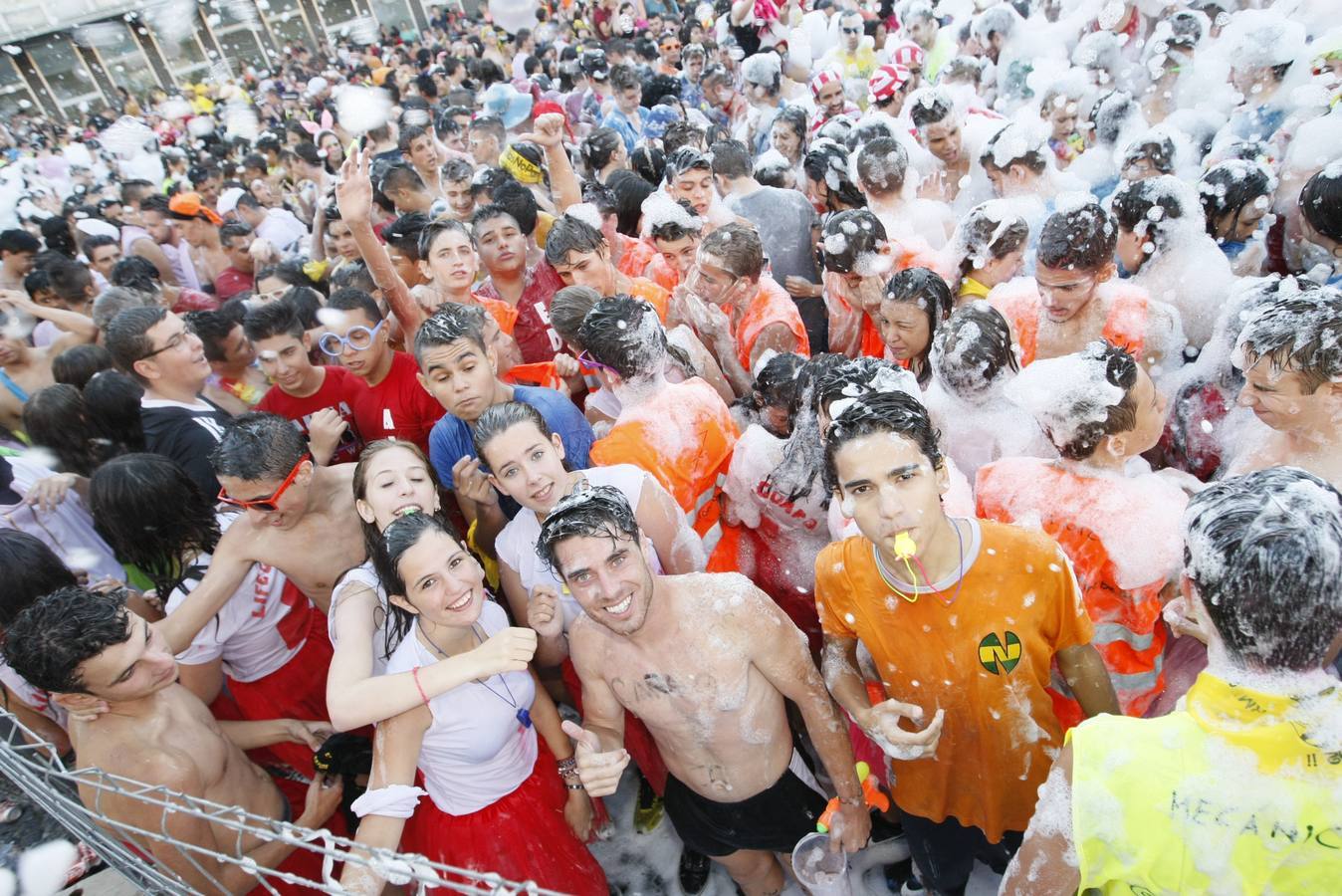 Gran ambiente y diversión en el inicio de las fiestas de Santa Marta de Tormes (Salamanca)