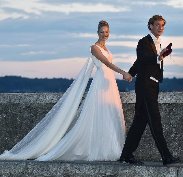 Los novios en la celebración nocturna.