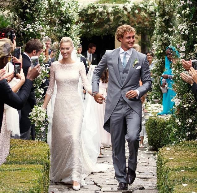 La pareja durante la ceremonia religiosa.