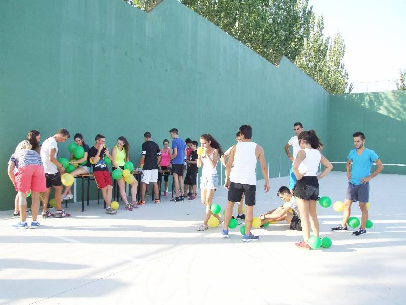 Juegos en las fiestas de Palaciosrubios (Salamanca) 1/2