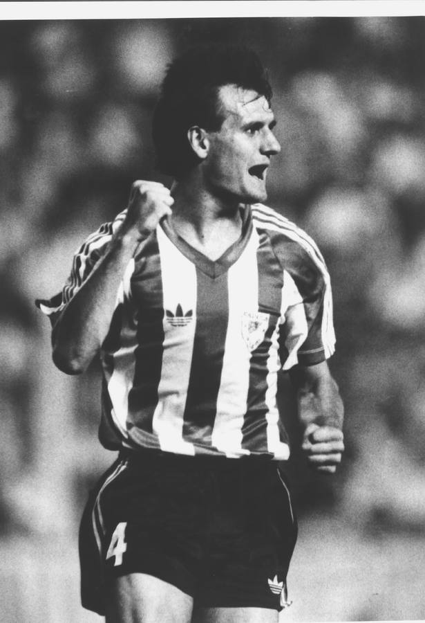 14.11.87 Patxi Ferreira, jugador del Athletic de Bilbao celebrando un gol.