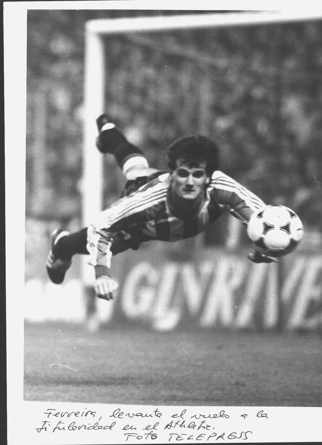 1988. Patxi Ferreira rematando de cabeza.