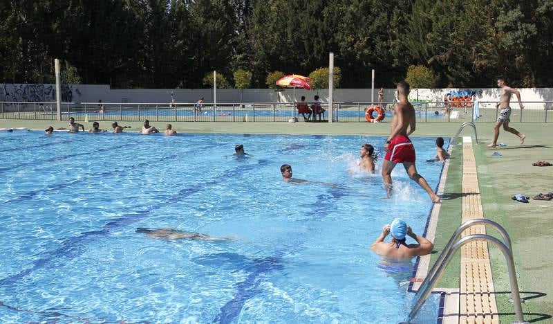 Gran afluencia de público en las piscinas del Sotillo de Palencia