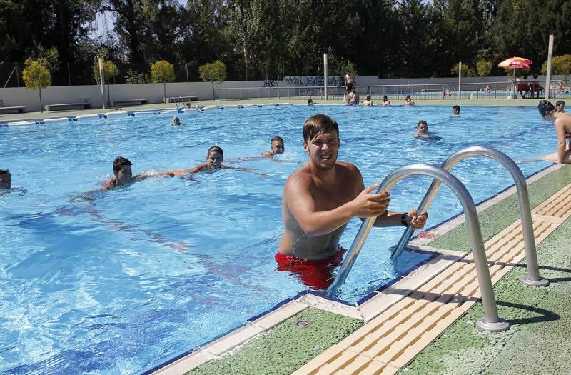 Gran afluencia de público en las piscinas del Sotillo de Palencia