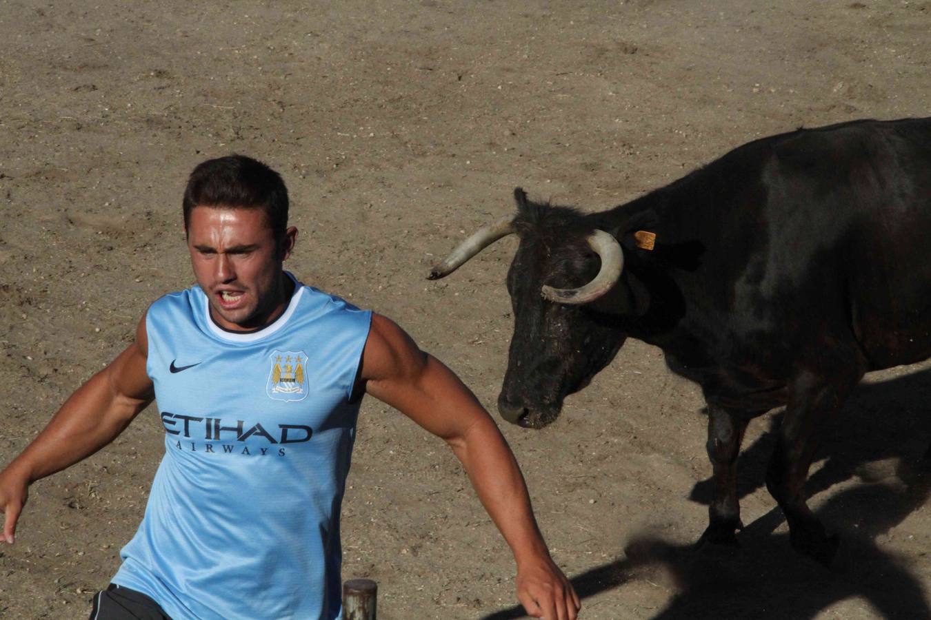 Toro del Páramo y capea matinal en las fiestas de Campaspero (1/2)