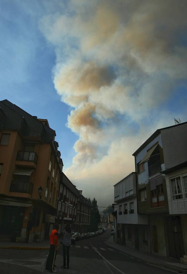 Incendio en Villafranca de El Bierzo (León)