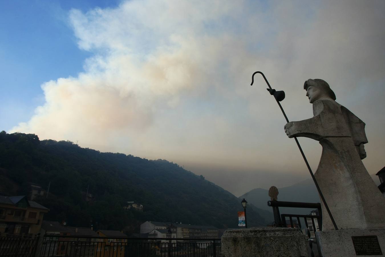 Incendio en Villafranca de El Bierzo (León)