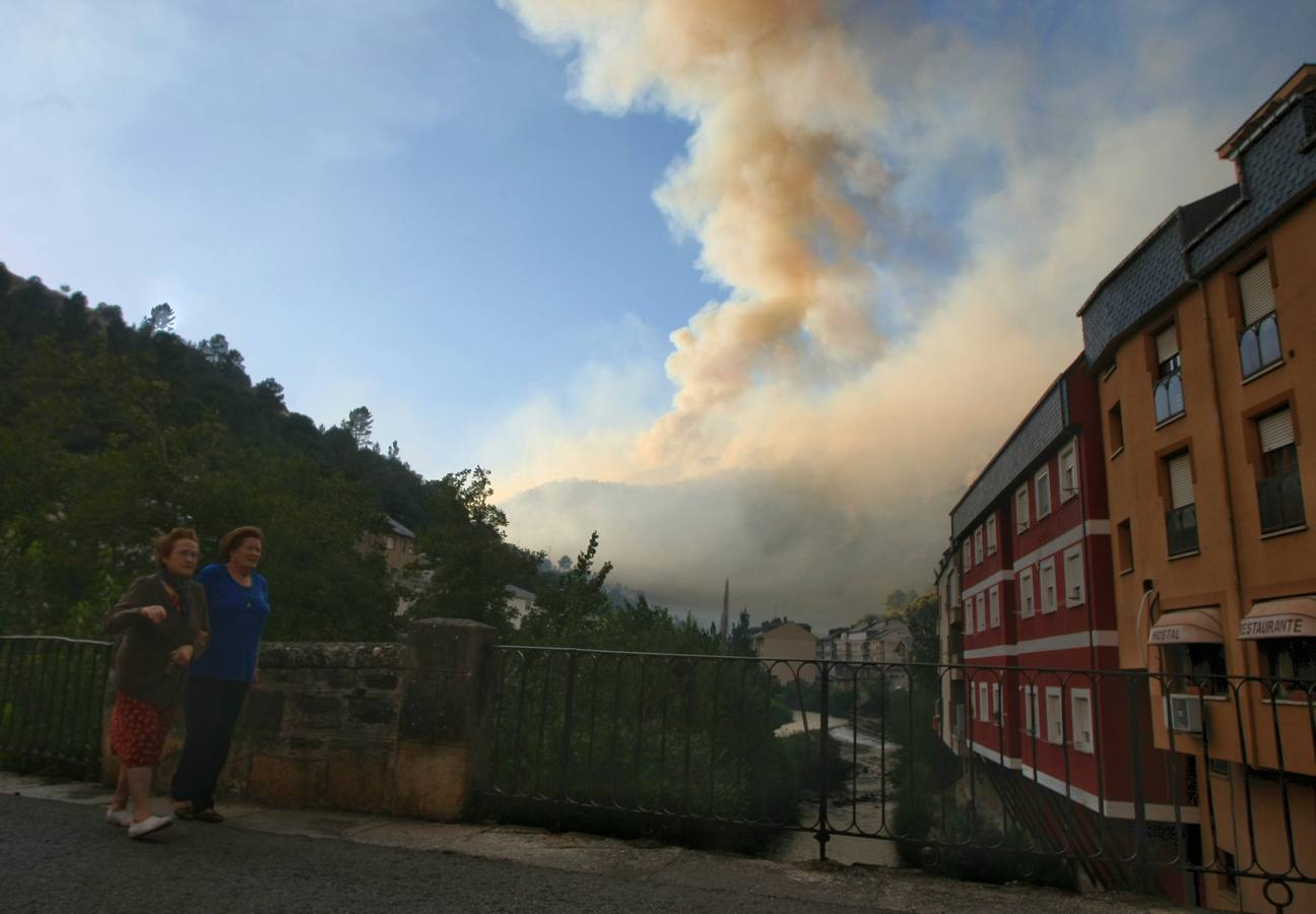 Incendio en Villafranca de El Bierzo (León)