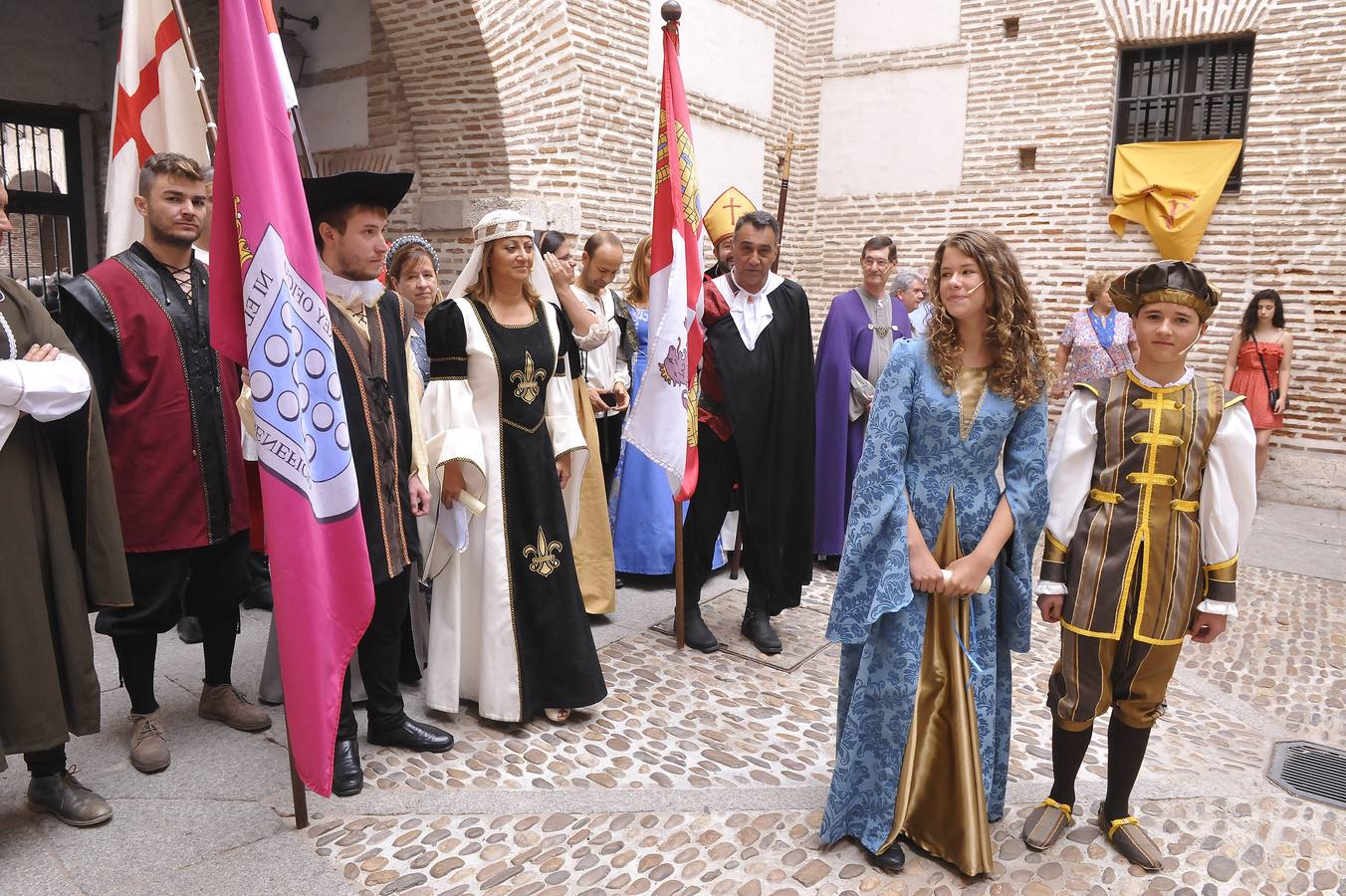 Recreación de la entrada en Medina de la reina (niña) Isabel la Católica y su hermano Alfonso