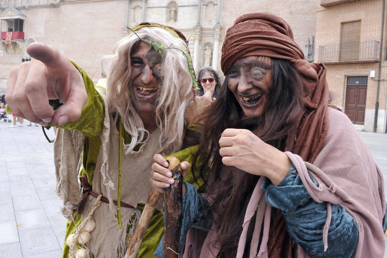 Recreación de la entrada en Medina de la reina (niña) Isabel la Católica y su hermano Alfonso