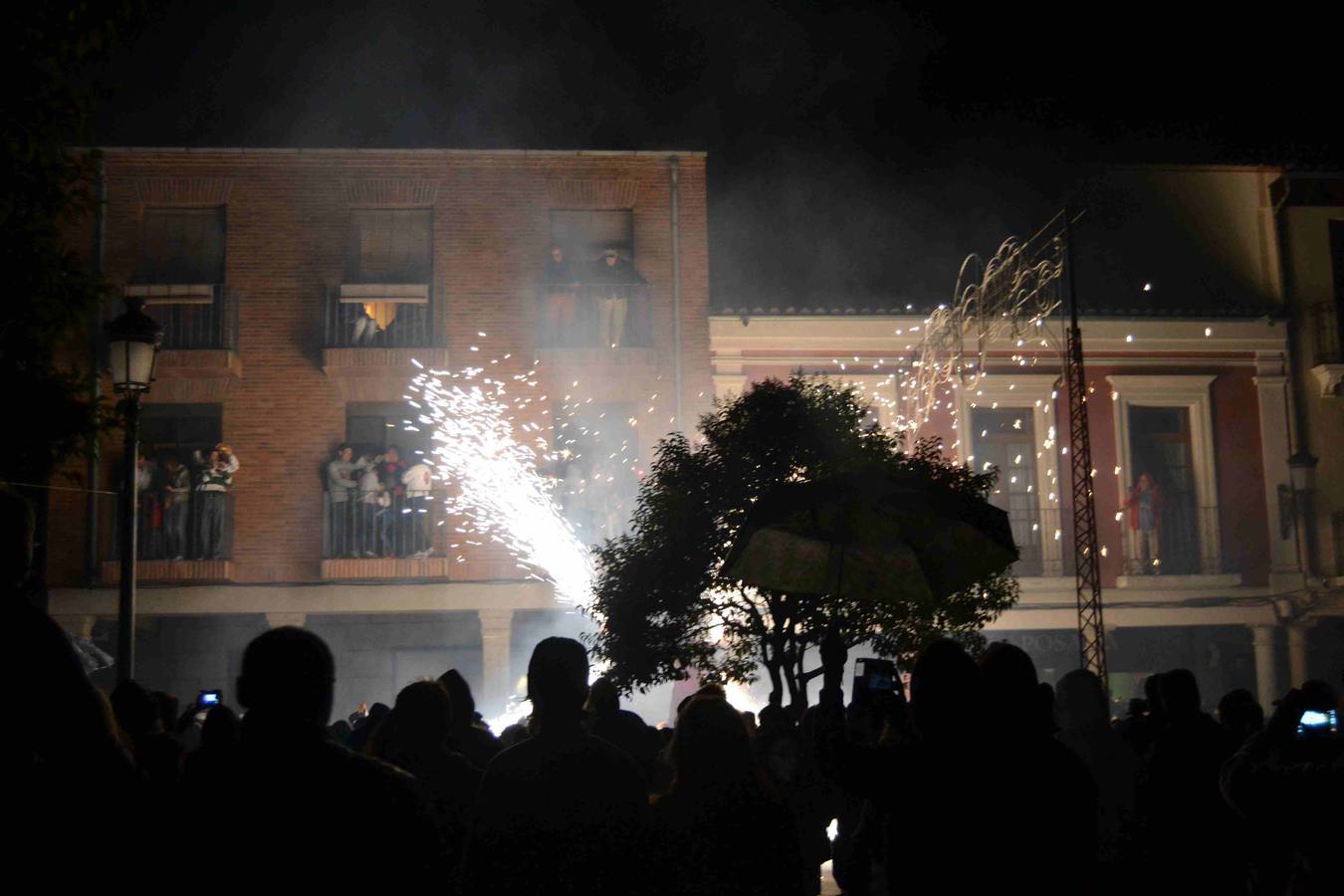 Pasacalles de fuego del día final de las fiestas de Peñaranda de Bracamonte