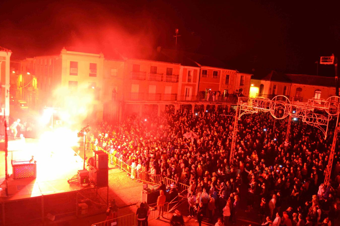 Pasacalles de fuego del día final de las fiestas de Peñaranda de Bracamonte