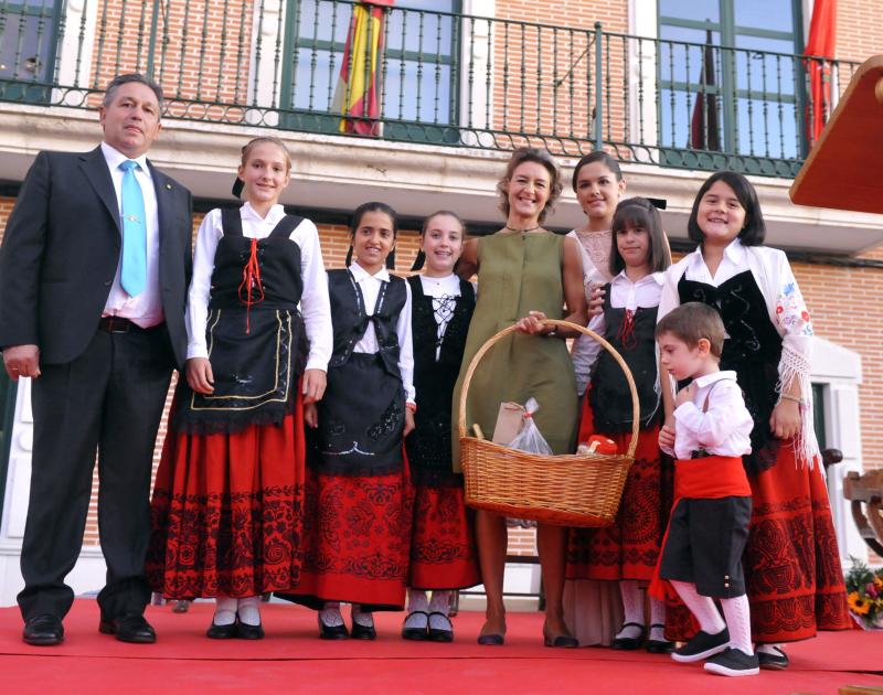 La ministra de Agricultura pronuncia el pregón en Ataquines