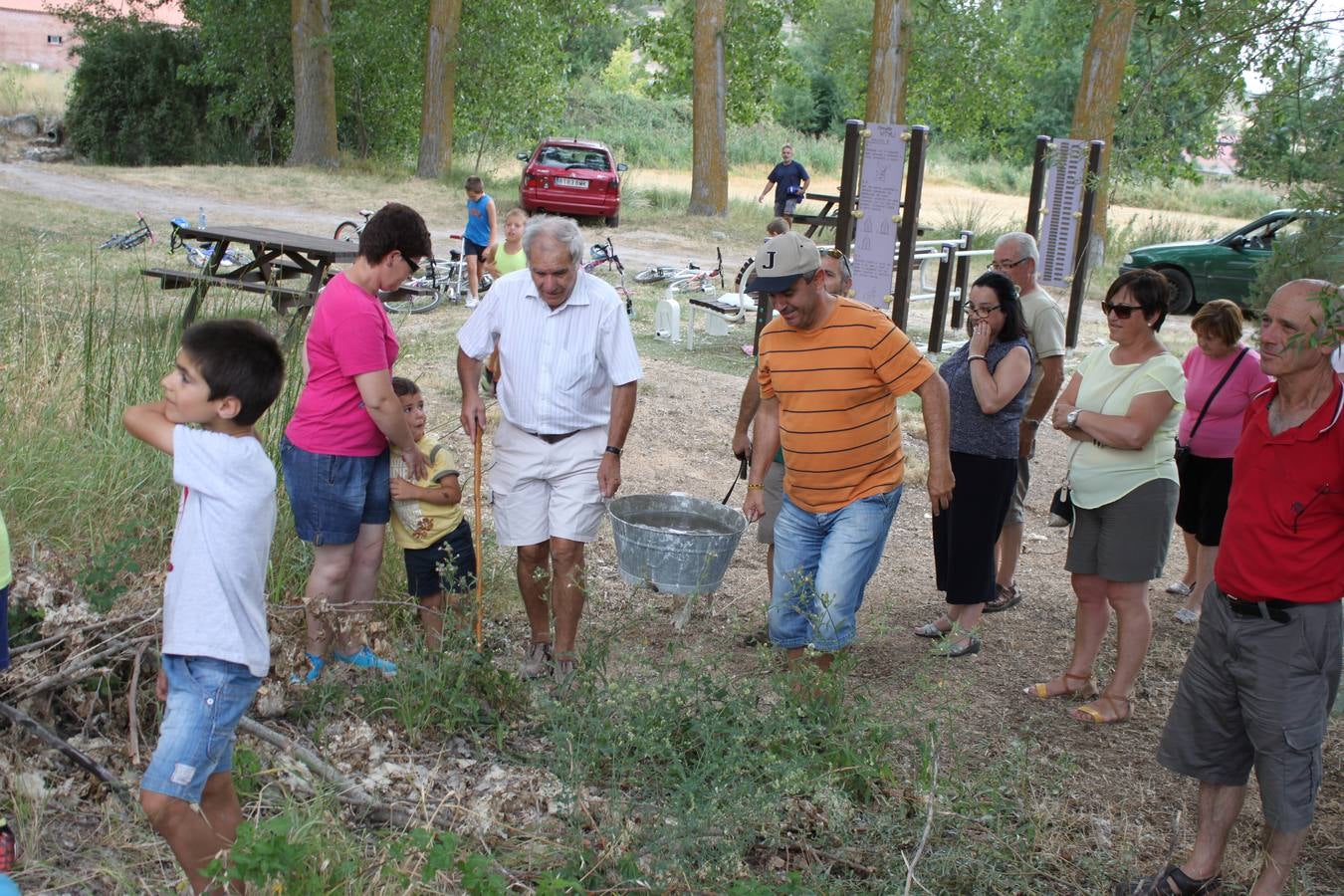 Taller de elaboración de adobes y juegos del ayer en la Semana Cultural de Cevico Navero (Palencia)