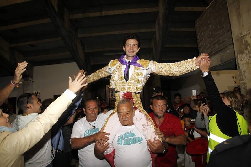 Padilla, El Fandi y Juan del Álamo en la segunda corrida de la feria de Palencia (1/2)