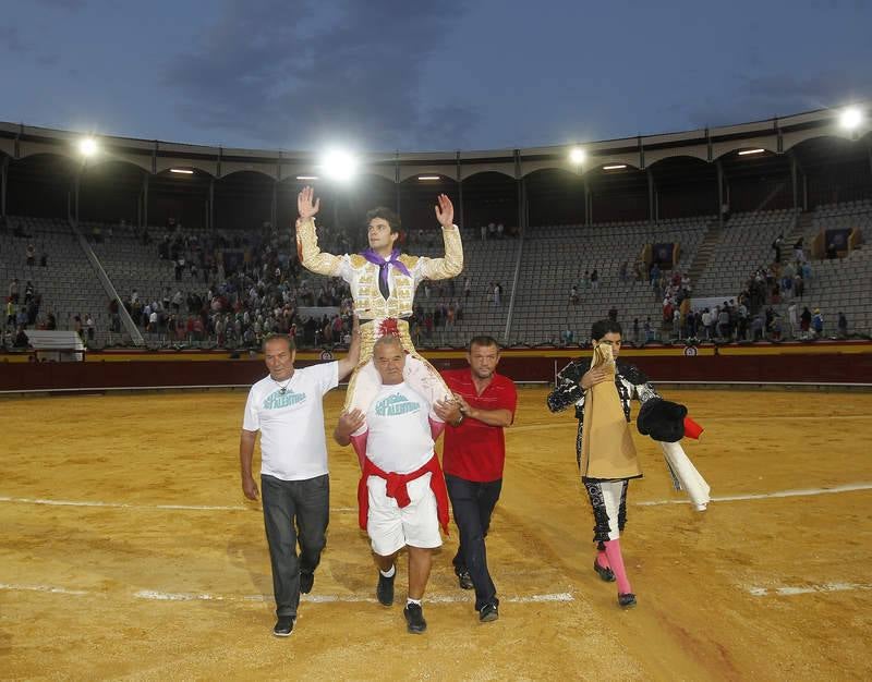 Padilla, El Fandi y Juan del Álamo en la segunda corrida de la feria de Palencia (1/2)