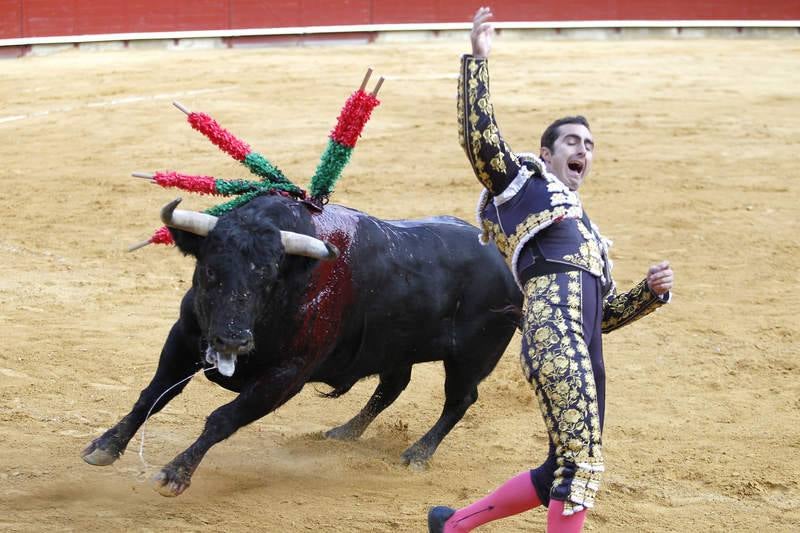 Padilla, El Fandi y Juan del Álamo en la segunda corrida de la feria de Palencia (2/2)